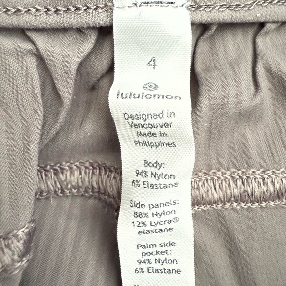 Lululemon Dance studio jogger
SIZE 4 - Picture 3 of 4